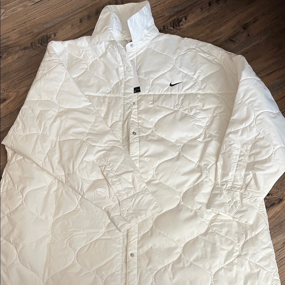 Nike NWT Women’s White Quilted Long Jacket